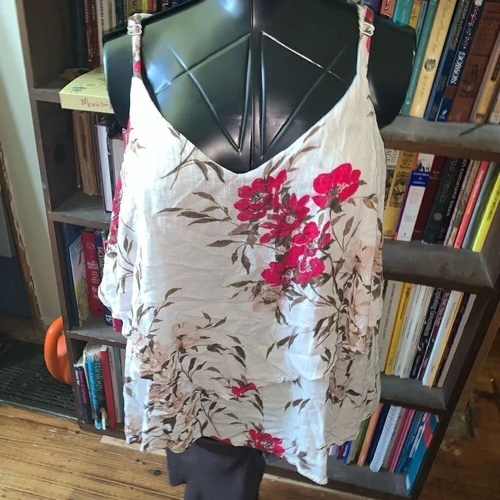 Torrid red rose strappy sleeveless L/0 flowy blouse